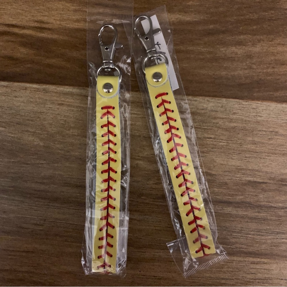 Softball Keychain - Picture 4 of 4